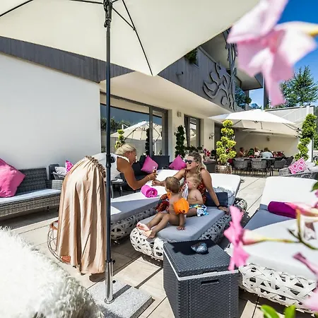 Enjoy The Alps - Hotel apartamentowy Flachau